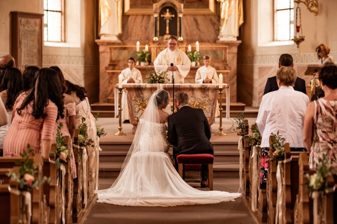 Hochzeitsfotografie - Hochzeitskleid